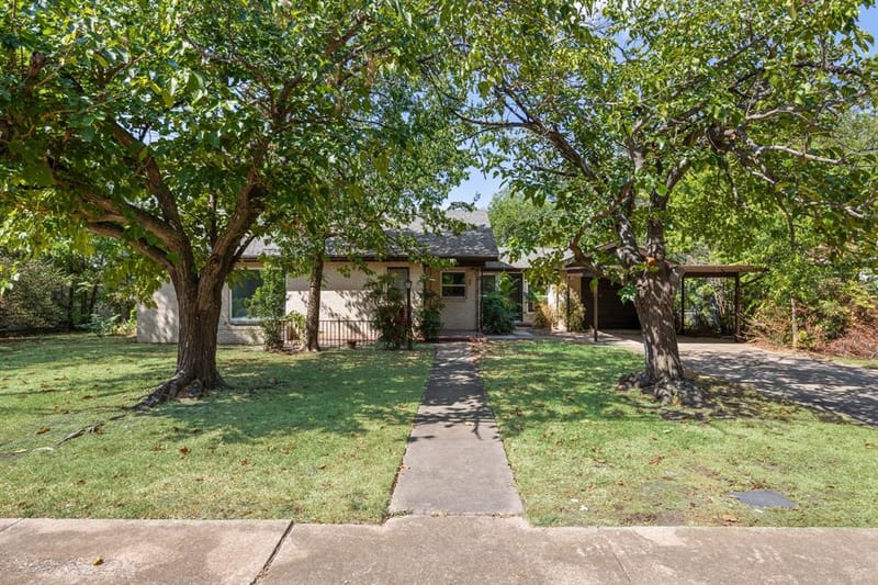 1606 N Woods Street, Sherman TX 75092