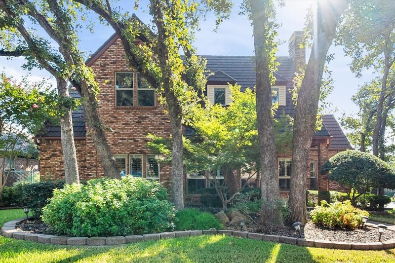2109 Van Hook Court, Arlington TX 76013