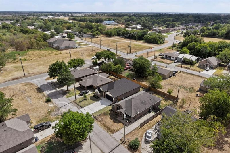 909 Meriott Street, Ennis TX 75119 - Photo 38