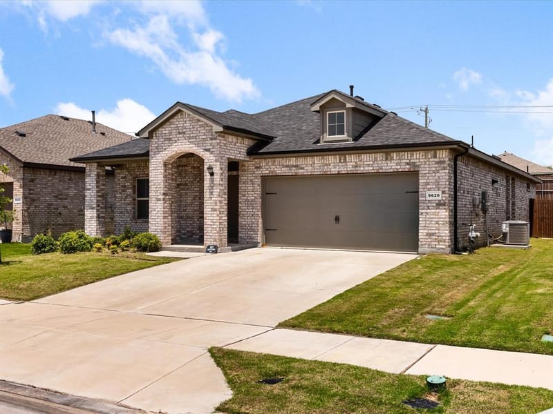 9620 Hickory Knob Drive, Fort Worth TX 76108 - Photo 2
