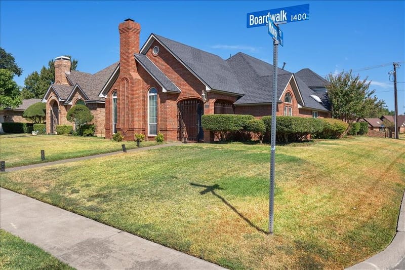1415 Boardwalk Street, Arlington TX 76011 - Photo 2