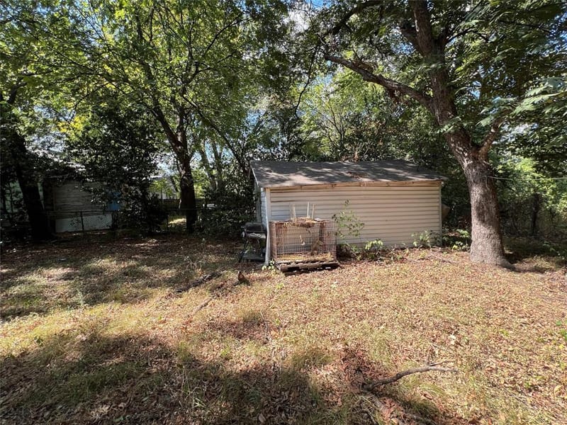 2519 Carpenter Avenue, Dallas TX 75215 - Photo 2
