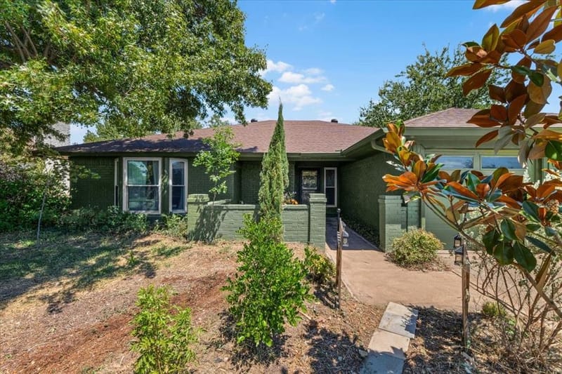 208 Pebblestone Drive, Benbrook TX 76126 - Photo 3