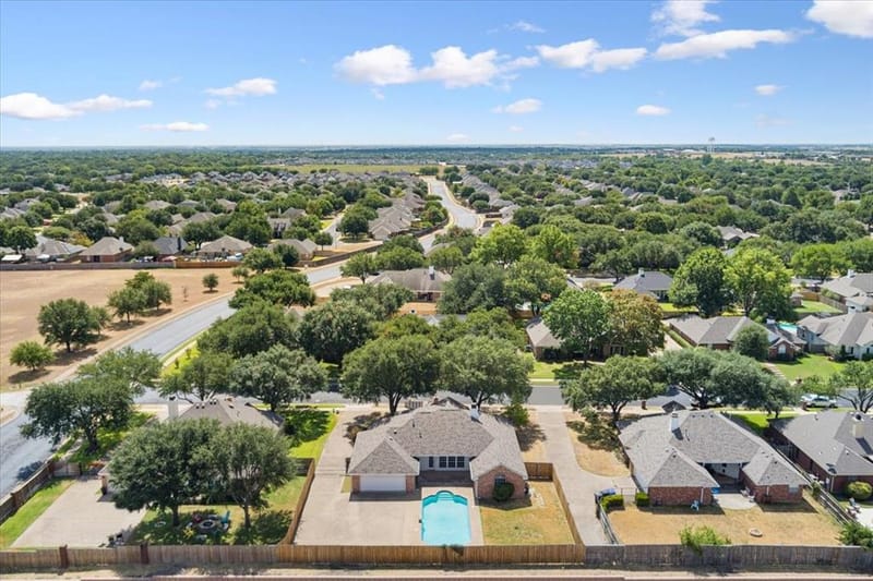10005 Polo Park Circle, Waco TX 76712 - Photo 2