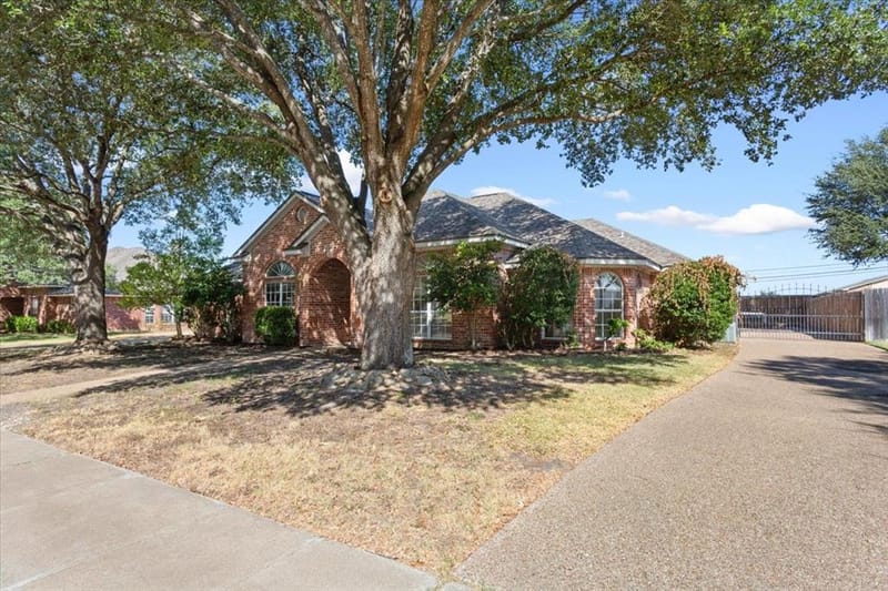 10005 Polo Park Circle, Waco TX 76712 - Photo 3
