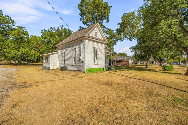 208 S Harrison Street, Pilot Point TX 76258 - Photo 2