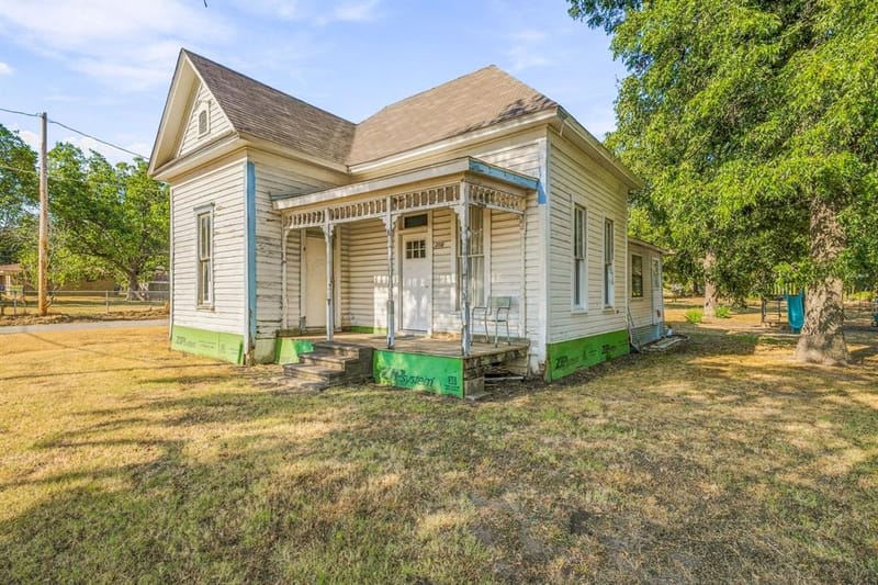 208 S Harrison Street, Pilot Point TX 76258 - Photo 3
