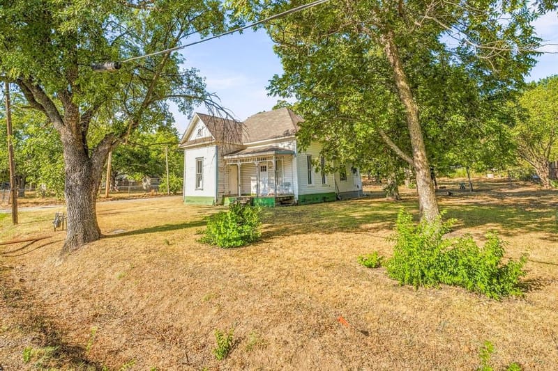 208 S Harrison Street, Pilot Point TX 76258