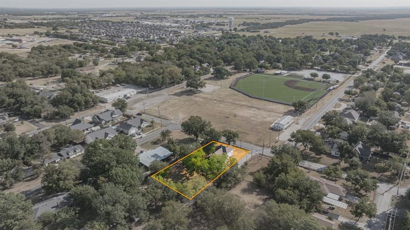 208 S Harrison Street, Pilot Point TX 76258 - Photo 20