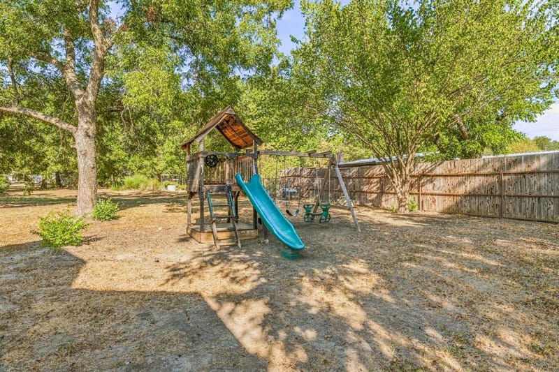 208 S Harrison Street, Pilot Point TX 76258 - Photo 14