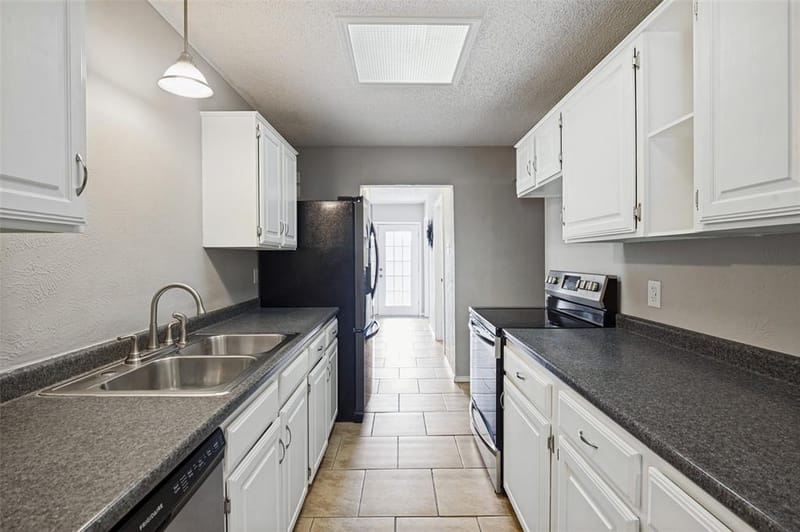 1730 Glencairn Lane, Lewisville TX 75067 - Photo 15