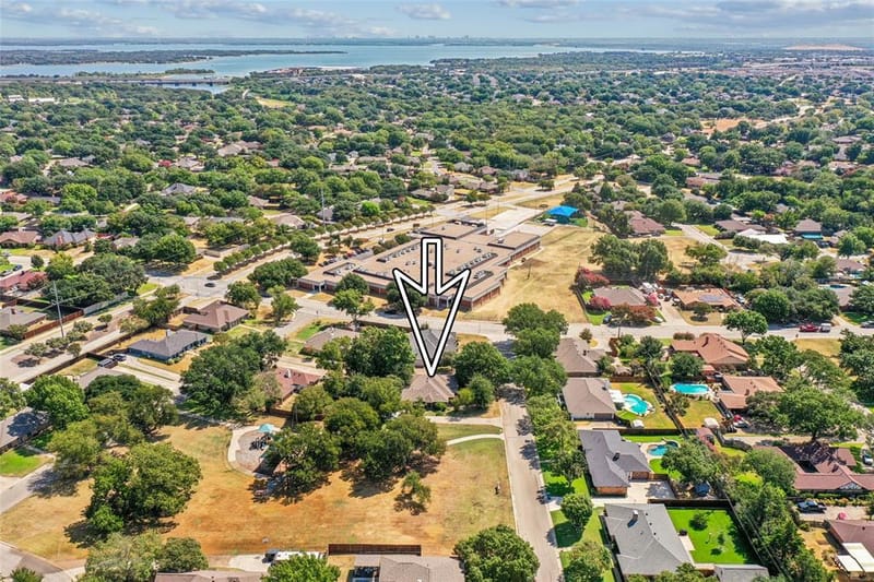 229 Turpin Drive, Highland Village TX 75077 - Photo 7