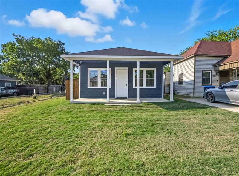 914 E Tucker Street, Fort Worth TX 76104 - Photo 2