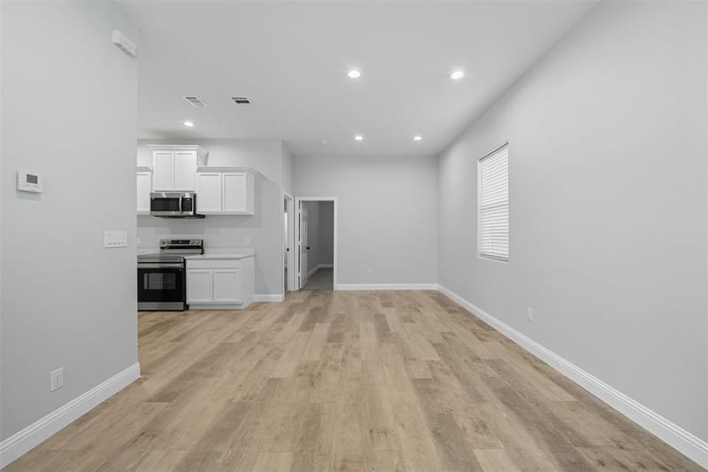 914 E Tucker Street, Fort Worth TX 76104 - Photo 9