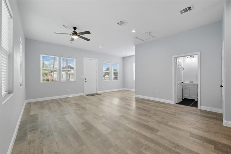 914 E Tucker Street, Fort Worth TX 76104 - Photo 8