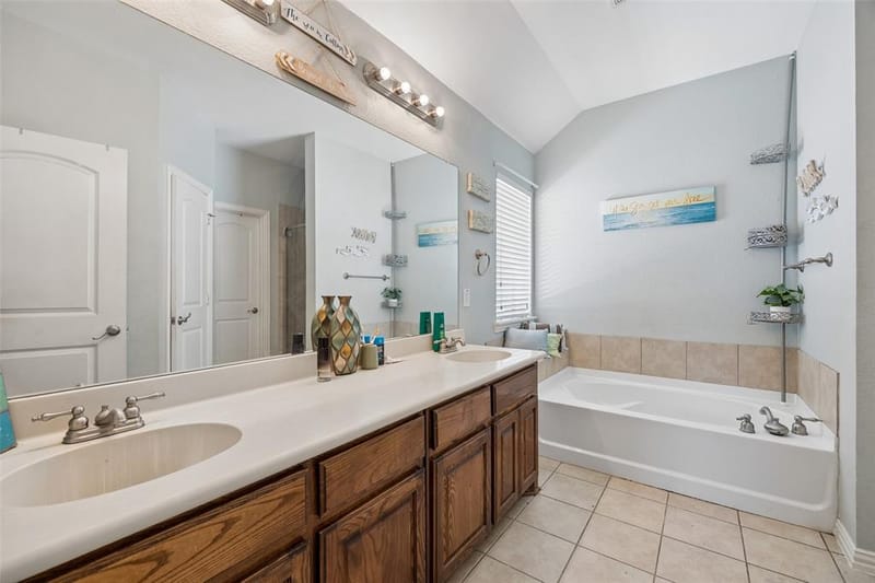 2017 Stonewood Court, Heartland TX 75126 - Photo 16
