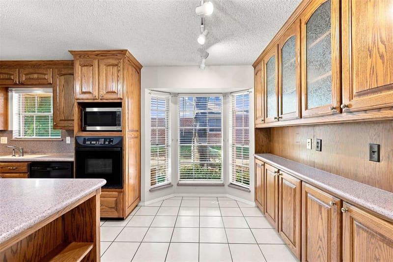 3904 Shady Valley Drive, Arlington TX 76013 - Photo 16