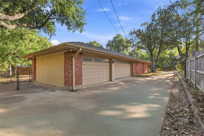 3904 Shady Valley Drive, Arlington TX 76013 - Photo 34