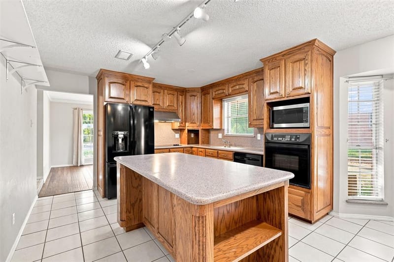3904 Shady Valley Drive, Arlington TX 76013 - Photo 15