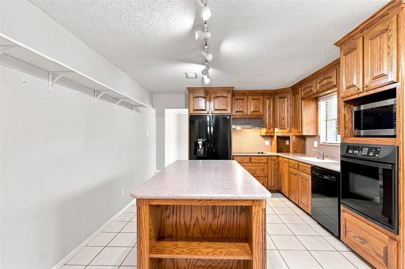 3904 Shady Valley Drive, Arlington TX 76013 - Photo 11