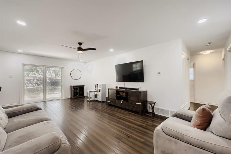 1900 Lomita Lane, Arlington TX 76010 - Photo 4