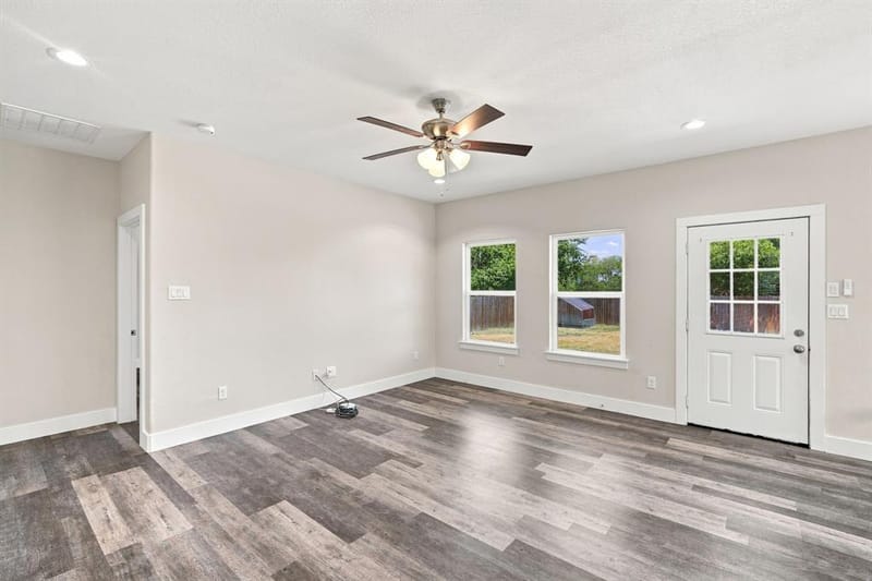 370 Third Avenue, Milford TX 76670 - Photo 6