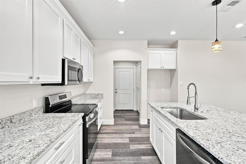 370 Third Avenue, Milford TX 76670 - Photo 9
