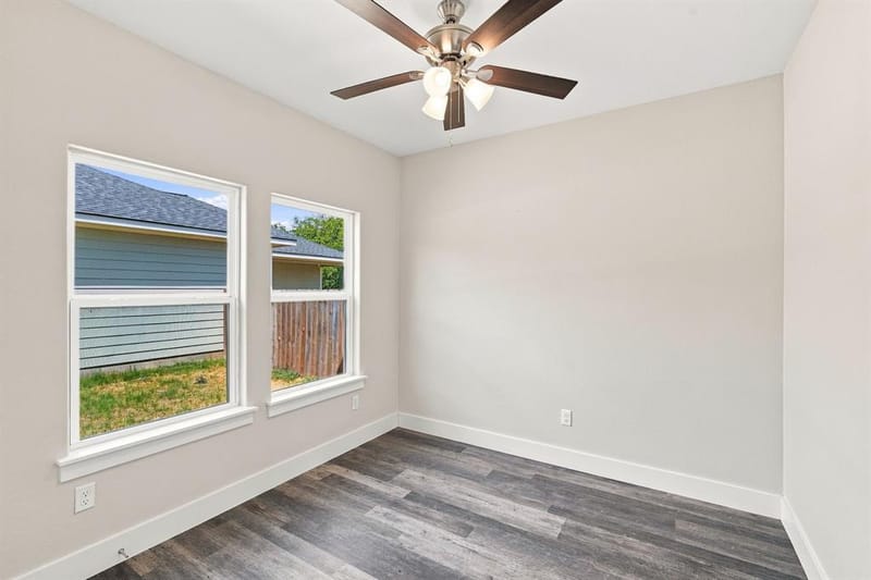 370 Third Avenue, Milford TX 76670 - Photo 15