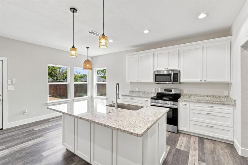 370 Third Avenue, Milford TX 76670 - Photo 8