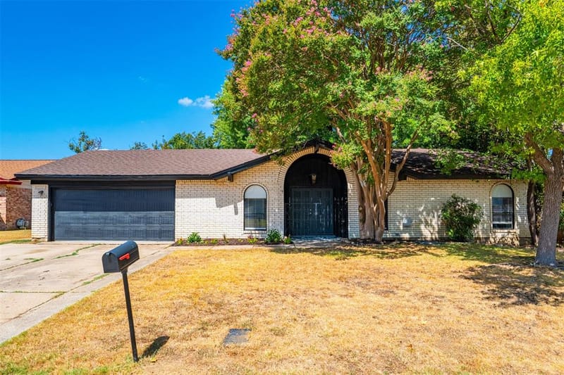 2105 Cottie Lane, Arlington TX 76010