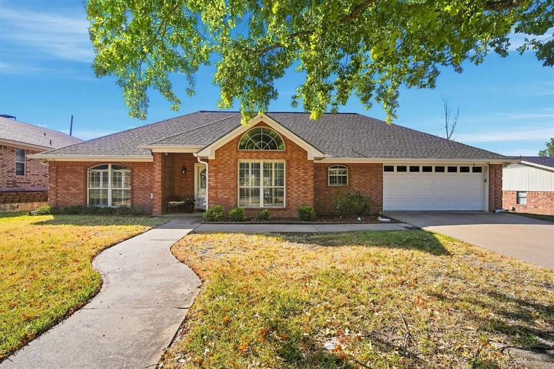 90 Delmore Drive, Hillsboro TX 76645 - Photo 2