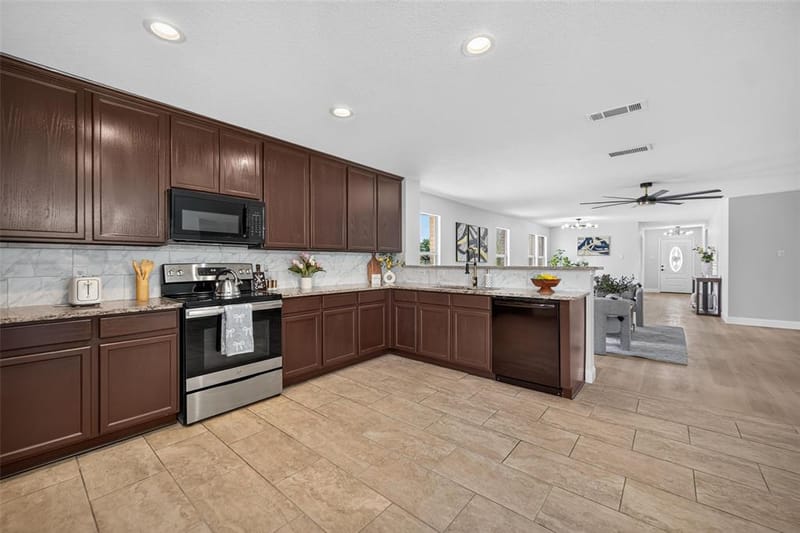 2420 Arroyo Springs Drive, Grand Prairie TX 75052 - Photo 10