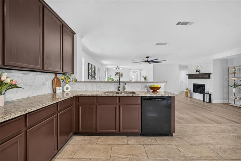 2420 Arroyo Springs Drive, Grand Prairie TX 75052 - Photo 11