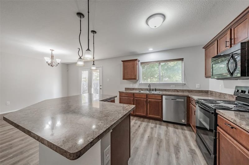 9417 Tierra Verde Drive, Fort Worth TX 76177 - Photo 8