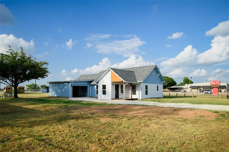4401 Elementary Drive, Southmayd TX 76268