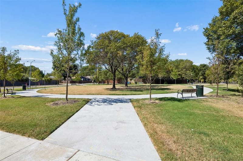 418 S Willomet Avenue, Dallas TX 75208 - Photo 32