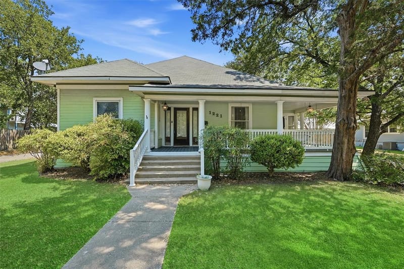 1221 S Crockett Street, Sherman TX 75090