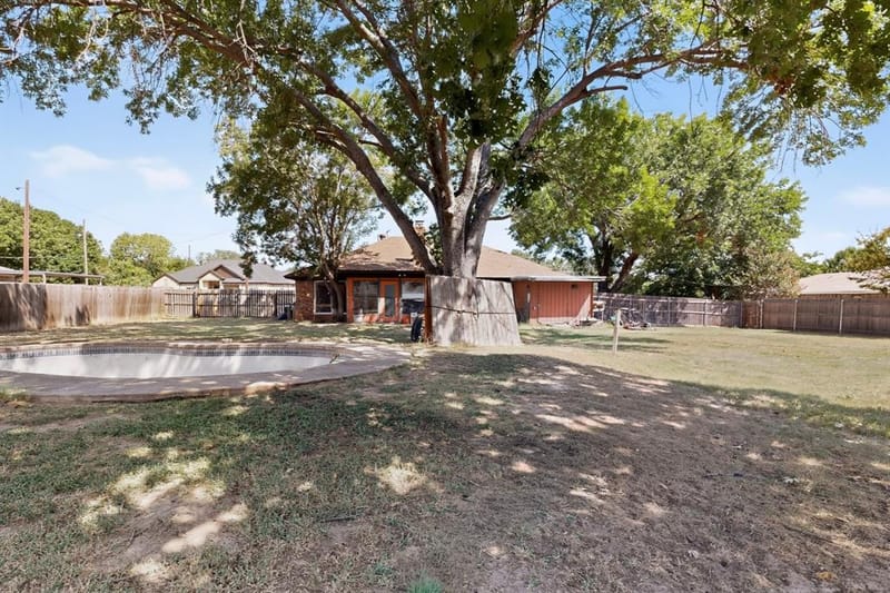 613 Overhill Road, Granbury TX 76048 - Photo 36