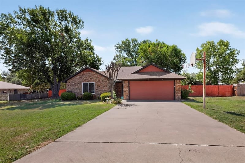 613 Overhill Road, Granbury TX 76048 - Photo 5