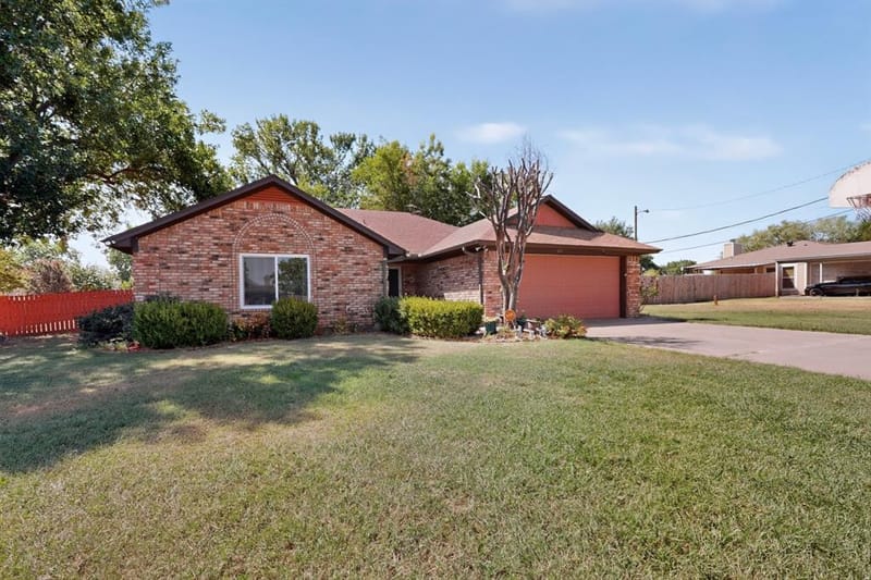 613 Overhill Road, Granbury TX 76048 - Photo 4