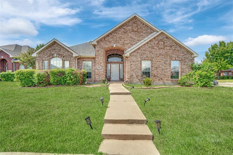 6900 Field Lark Drive, Arlington TX 76002
