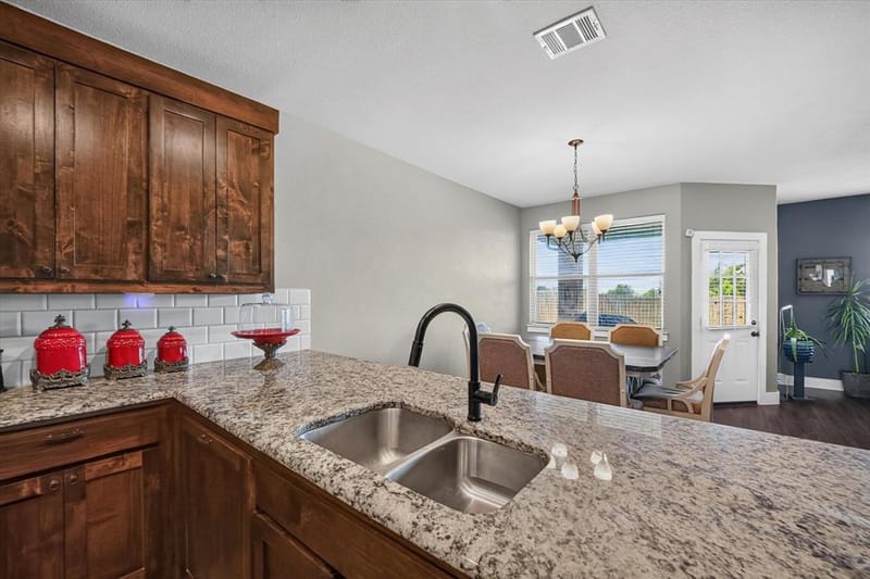 39 S Highland Drive, Sanger TX 76266 - Photo 9