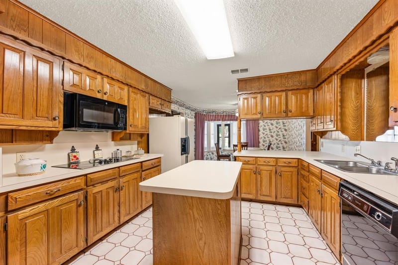 4813 Woodcreek Court, North Richland Hills TX 76180 - Photo 4