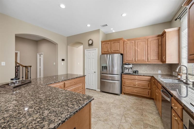 915 Wyndham Way, Allen TX 75013 - Photo 13