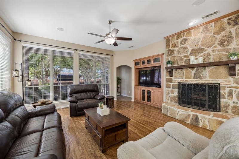 915 Wyndham Way, Allen TX 75013 - Photo 3
