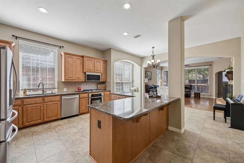 915 Wyndham Way, Allen TX 75013 - Photo 11