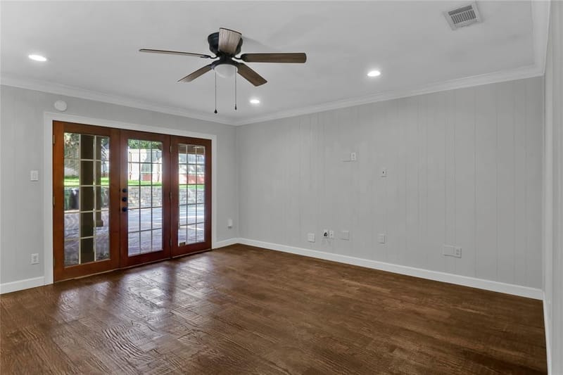 2706 Oak Cliff Lane, Arlington TX 76012 - Photo 9