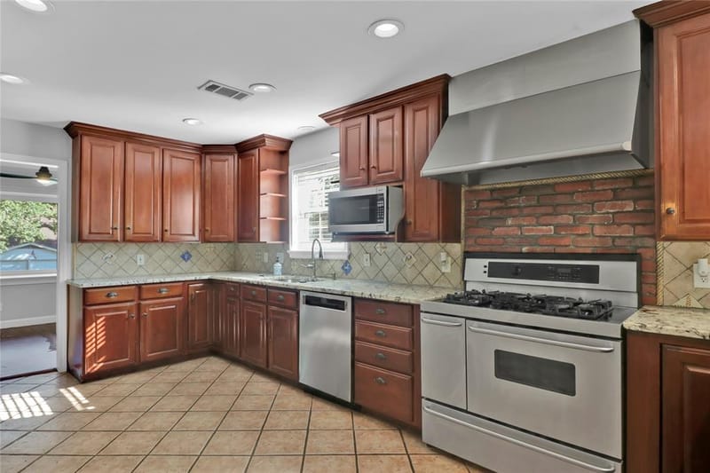2706 Oak Cliff Lane, Arlington TX 76012 - Photo 15