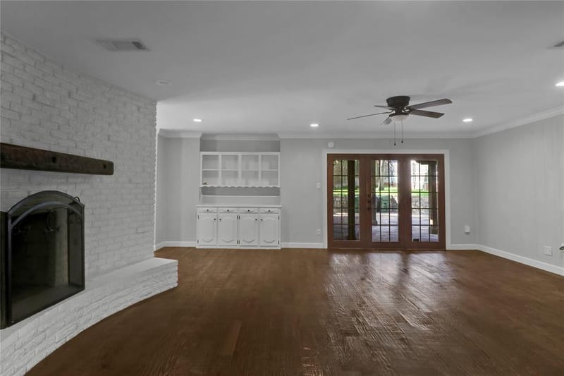 2706 Oak Cliff Lane, Arlington TX 76012 - Photo 8