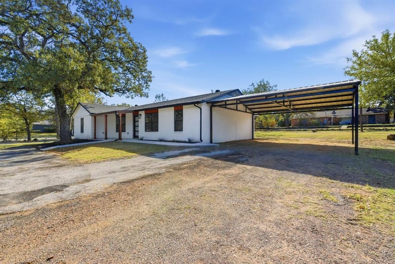 205 Lacewell Street, Jacksboro TX 76458 - Photo 2